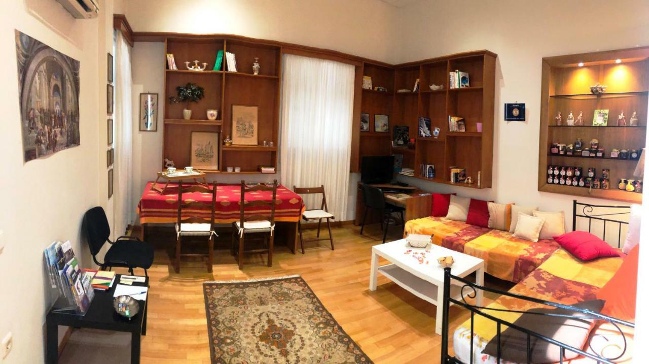 Stately Apartment *